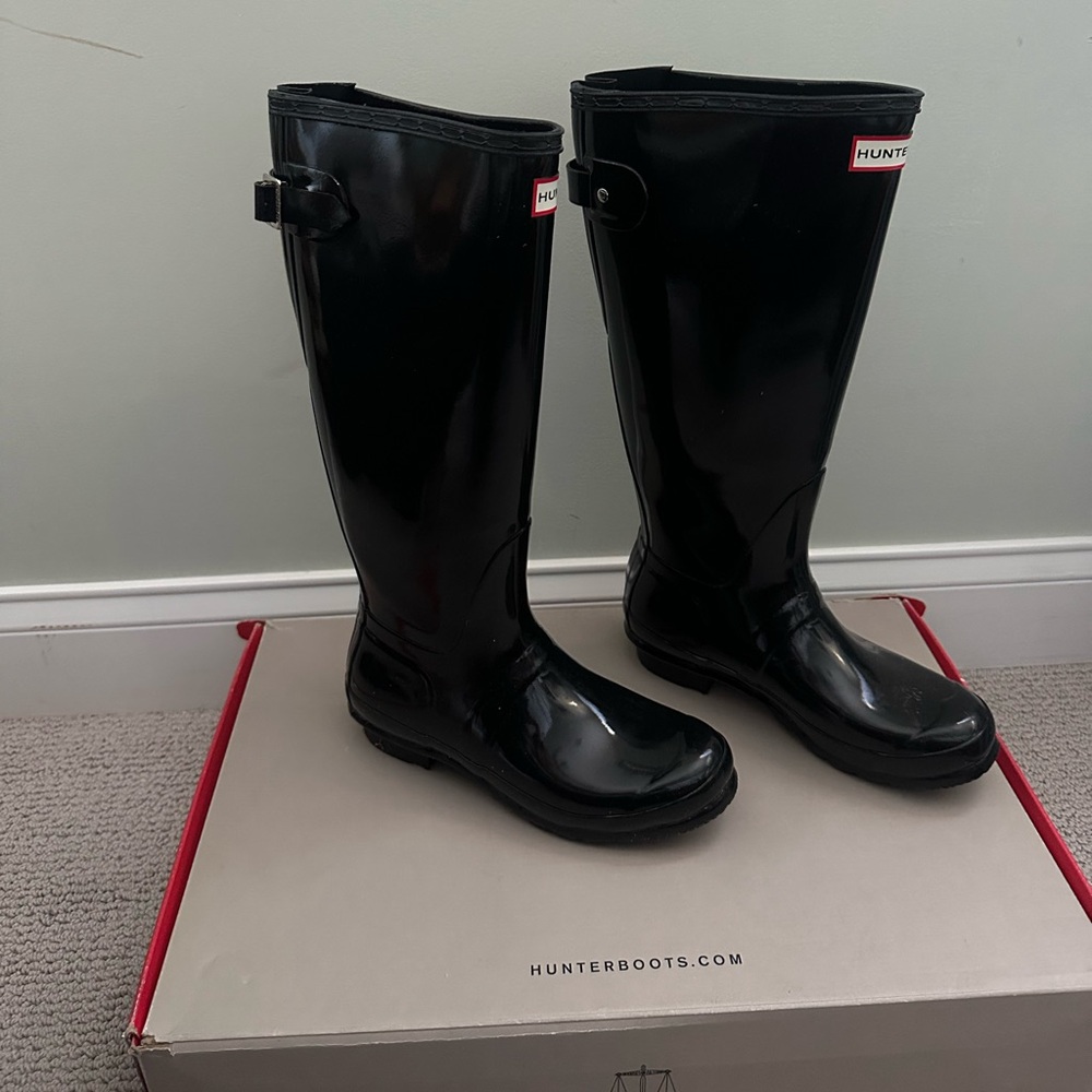 Hunter Women’s Original Tall Gloss Rain Boots
